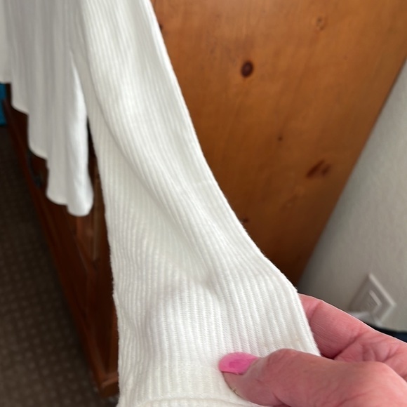 NWT Lulu’s Women’s White Top, size medium. - Picture 4 of 5